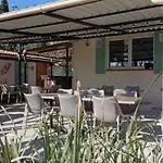 Mobil Avec Terrasse Pour 6 Personnes A - Api-1-52-450 Camping