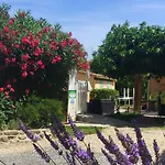 Camping Mobil Avec Terrasse Pour 6 Personnes A - Api-1-52-450 Anduze