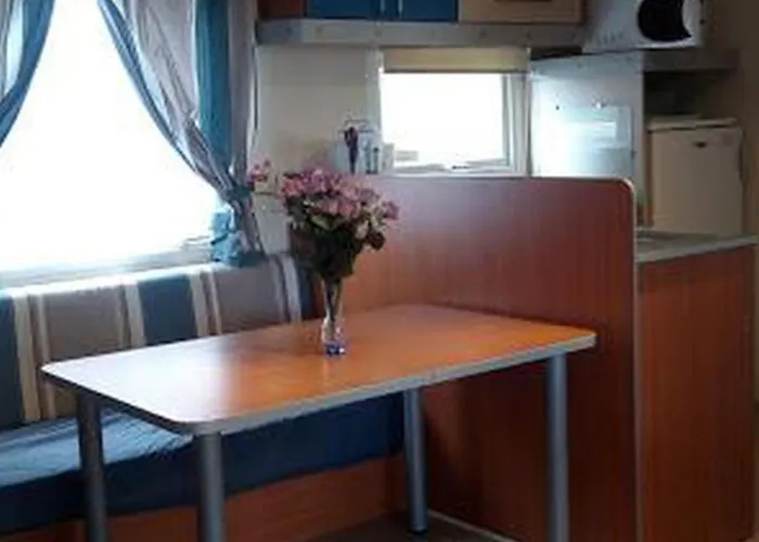 Mobil Avec Terrasse Pour 6 Personnes A - Api-1-52-450 *