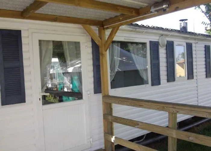 Mobil Avec Terrasse Pour 6 Personnes A - Api-1-52-450 *