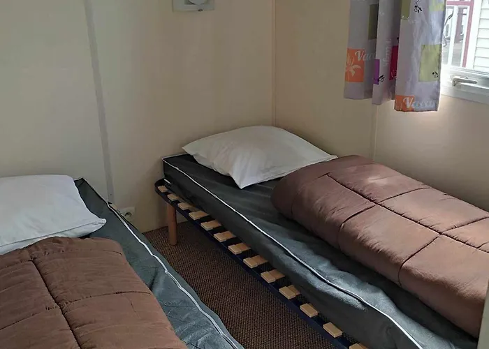 Mobil Avec Terrasse Pour 6 Personnes à - Api-1-52-450 *