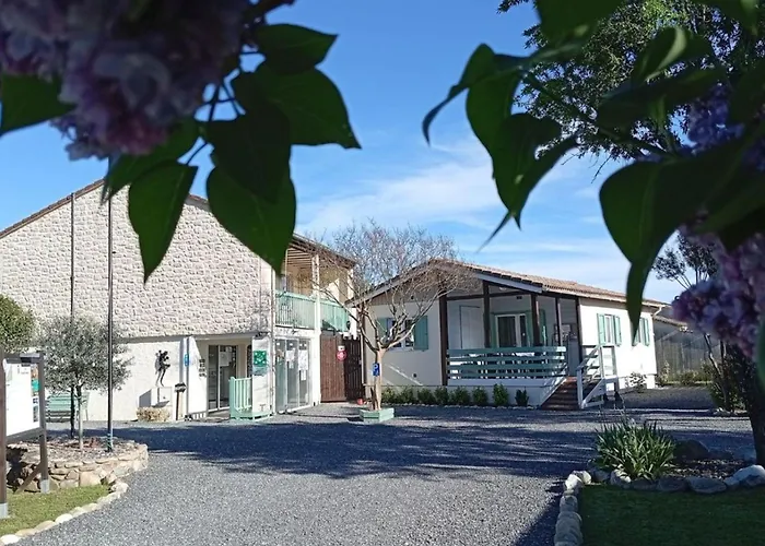 Mobil Avec Terrasse Pour 6 Personnes à - Api-1-52-450