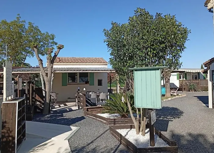 Mobil Avec Terrasse Pour 6 Personnes à - Api-1-52-450 Campeggio Anduze